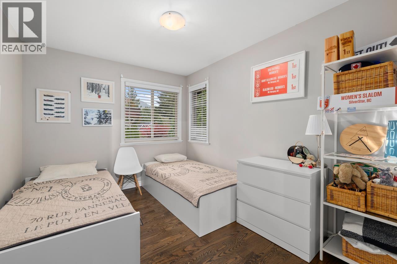 3135 SUNNYHURST ROAD, North Vancouver