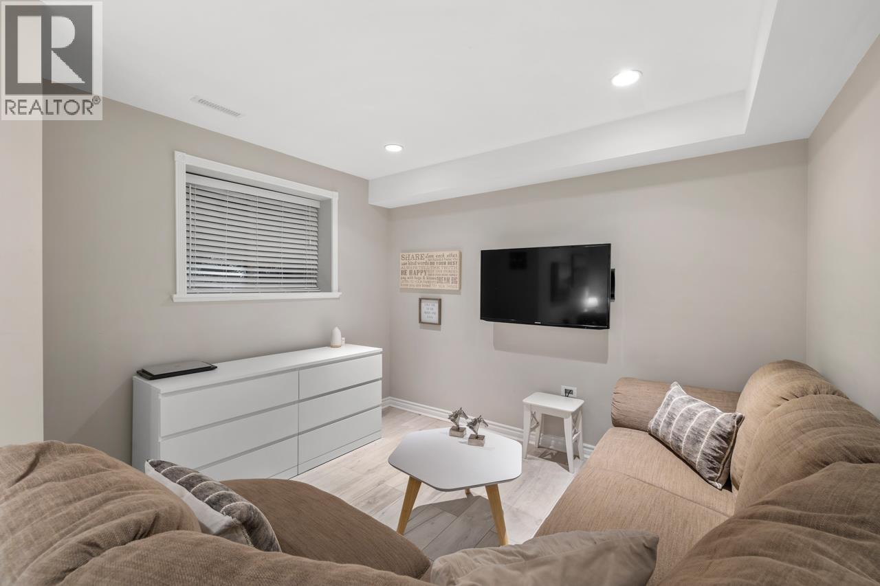 3135 SUNNYHURST ROAD, North Vancouver