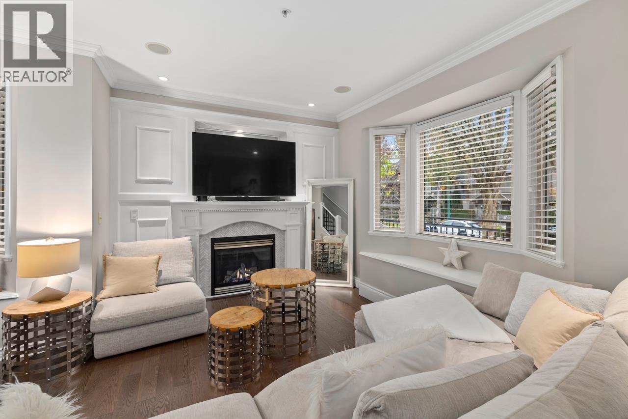 3135 SUNNYHURST ROAD, North Vancouver