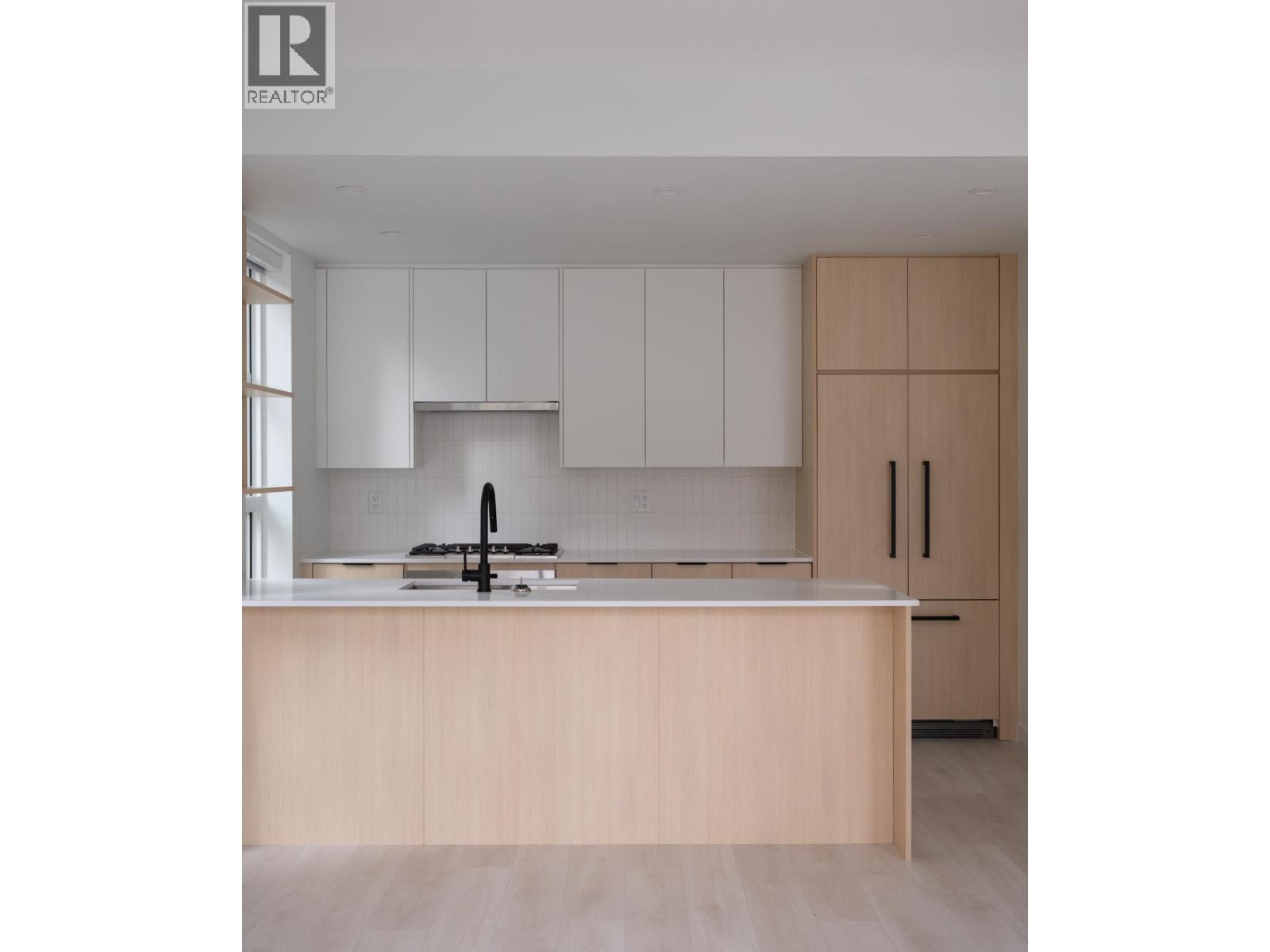 211 2045 HERITAGE PARK LANE, North Vancouver