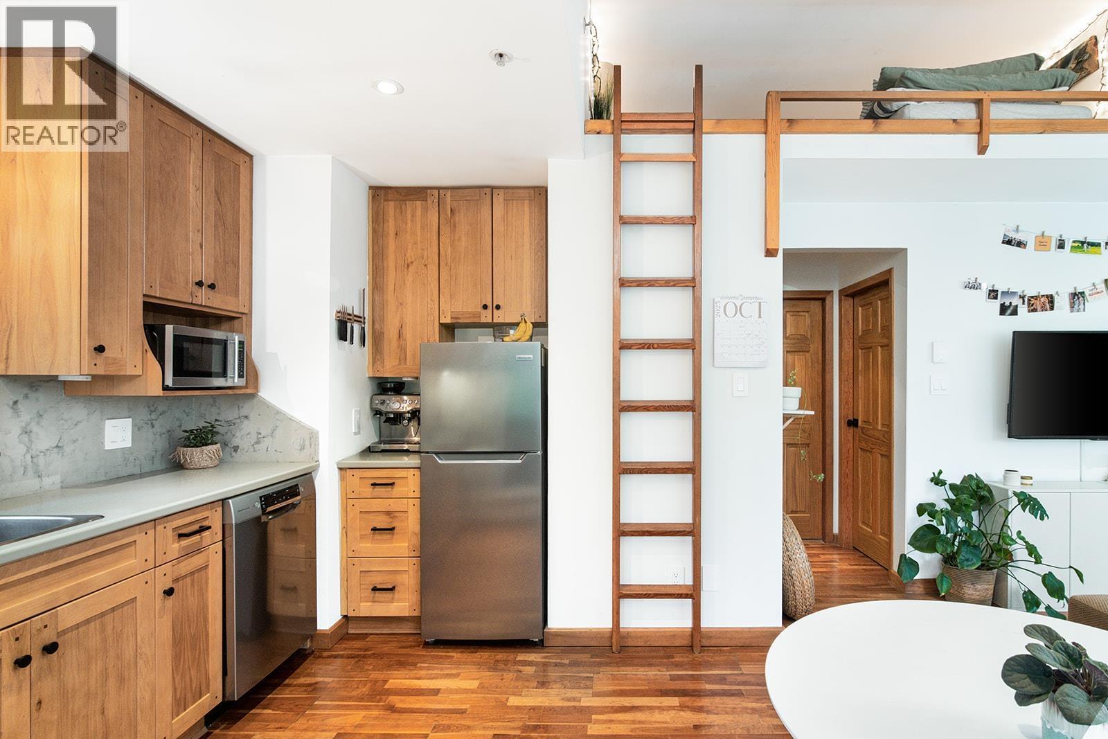 404 2101 CASTLE DRIVE - Photo 4 of 14, Whistler, British Columbia