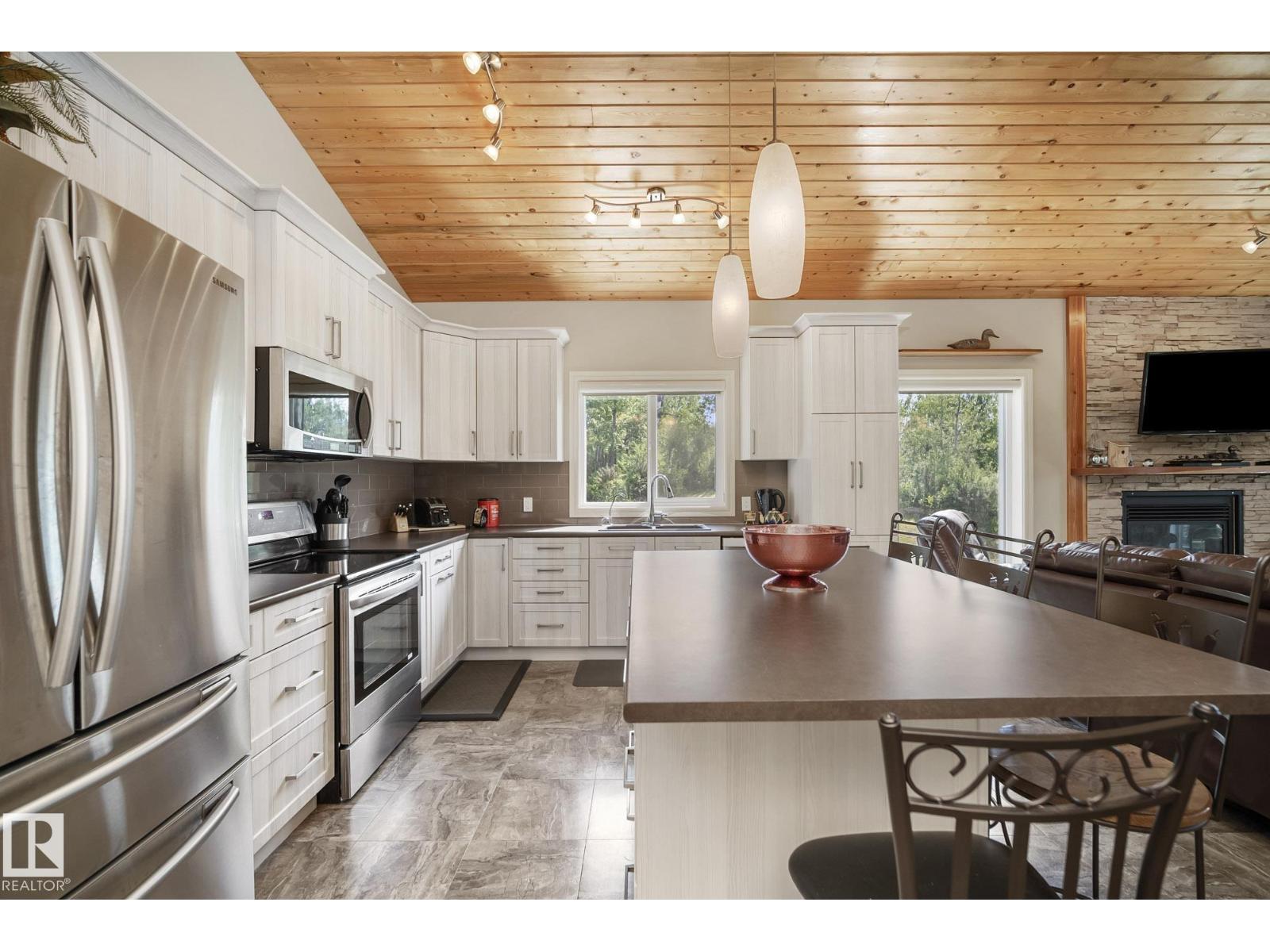 4518 LAKESHORE RD, Rural Parkland County