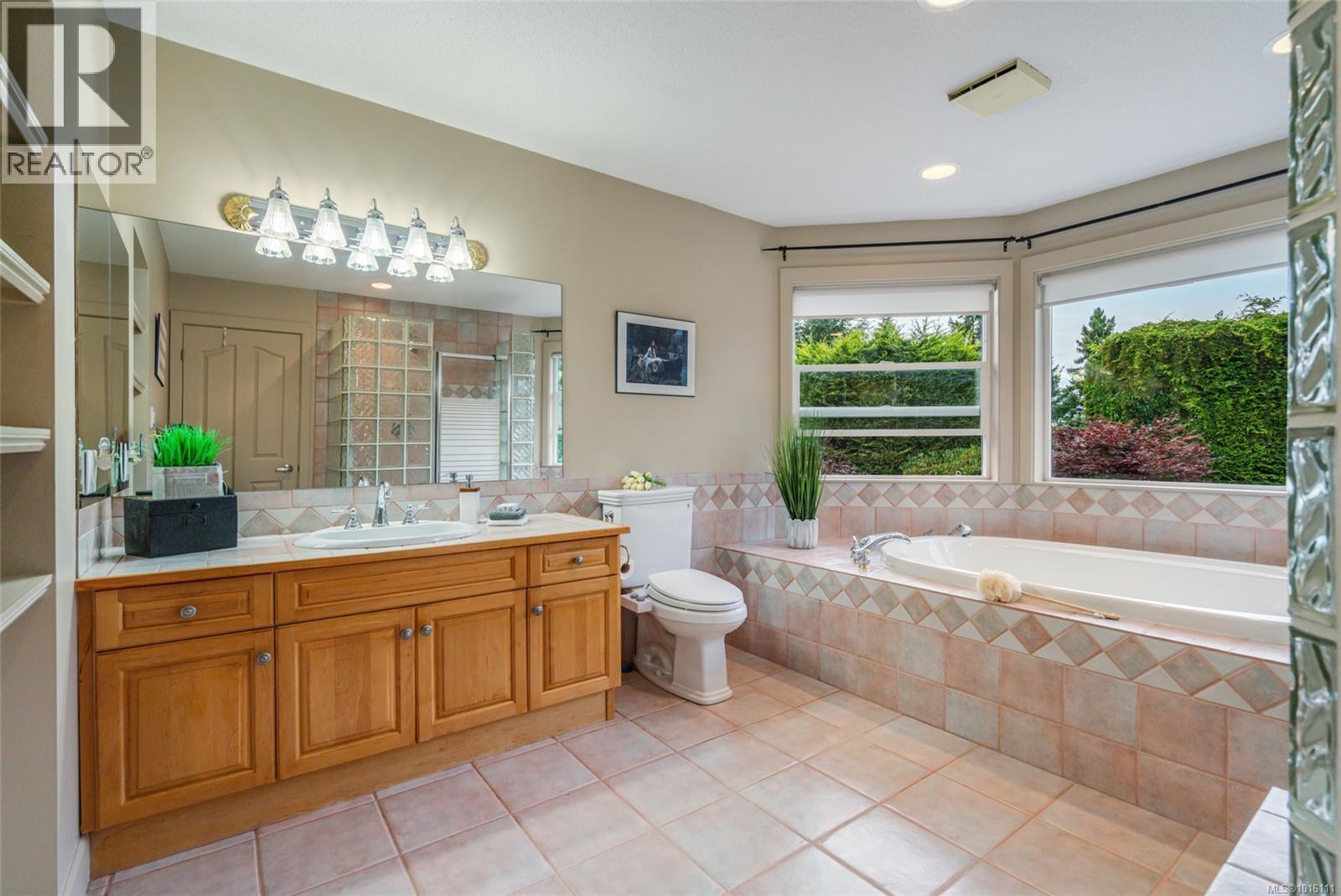 3383 Rockhampton Rd, Nanoose Bay