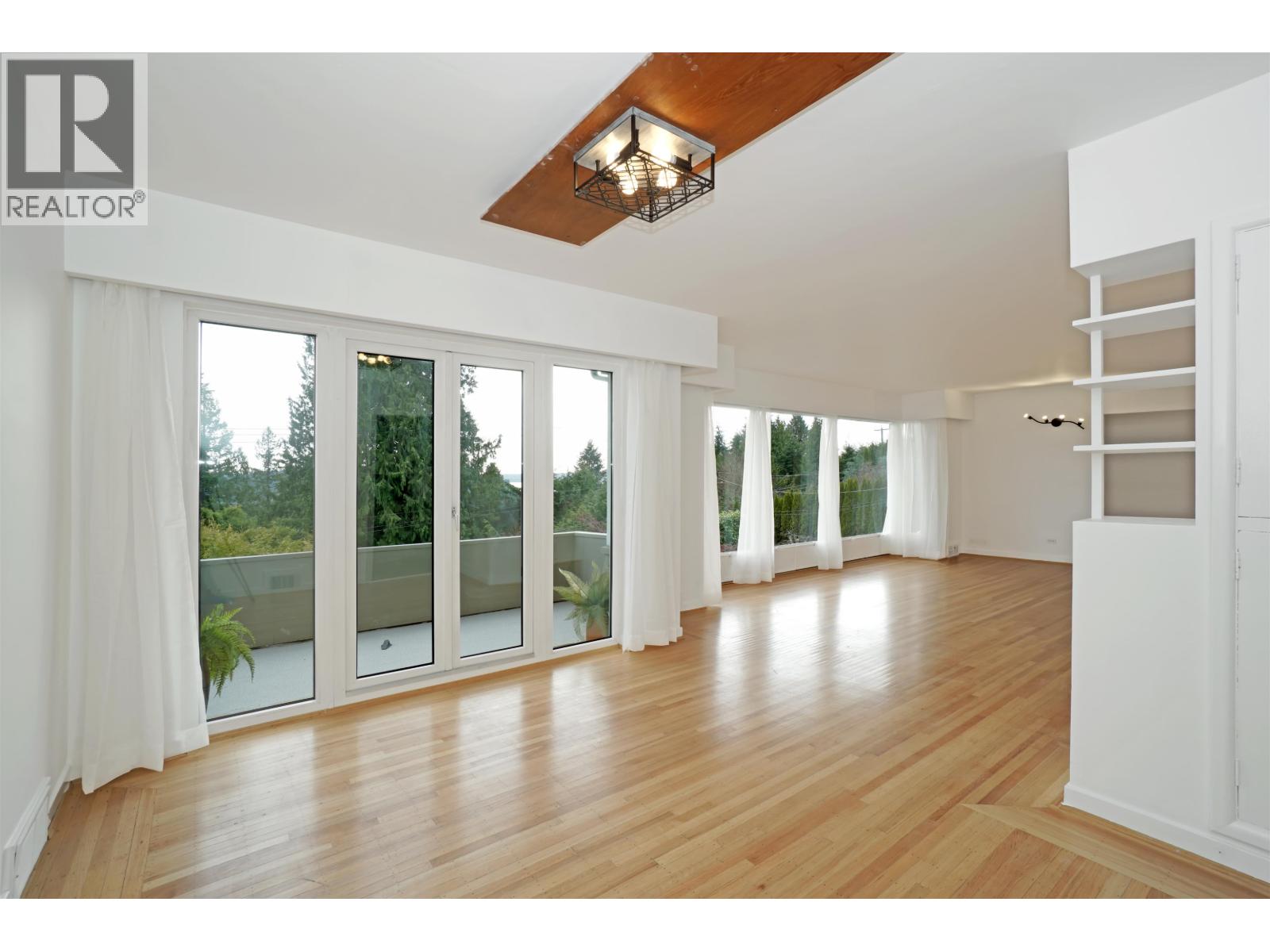 875 ESQUIMALT AVENUE, West Vancouver