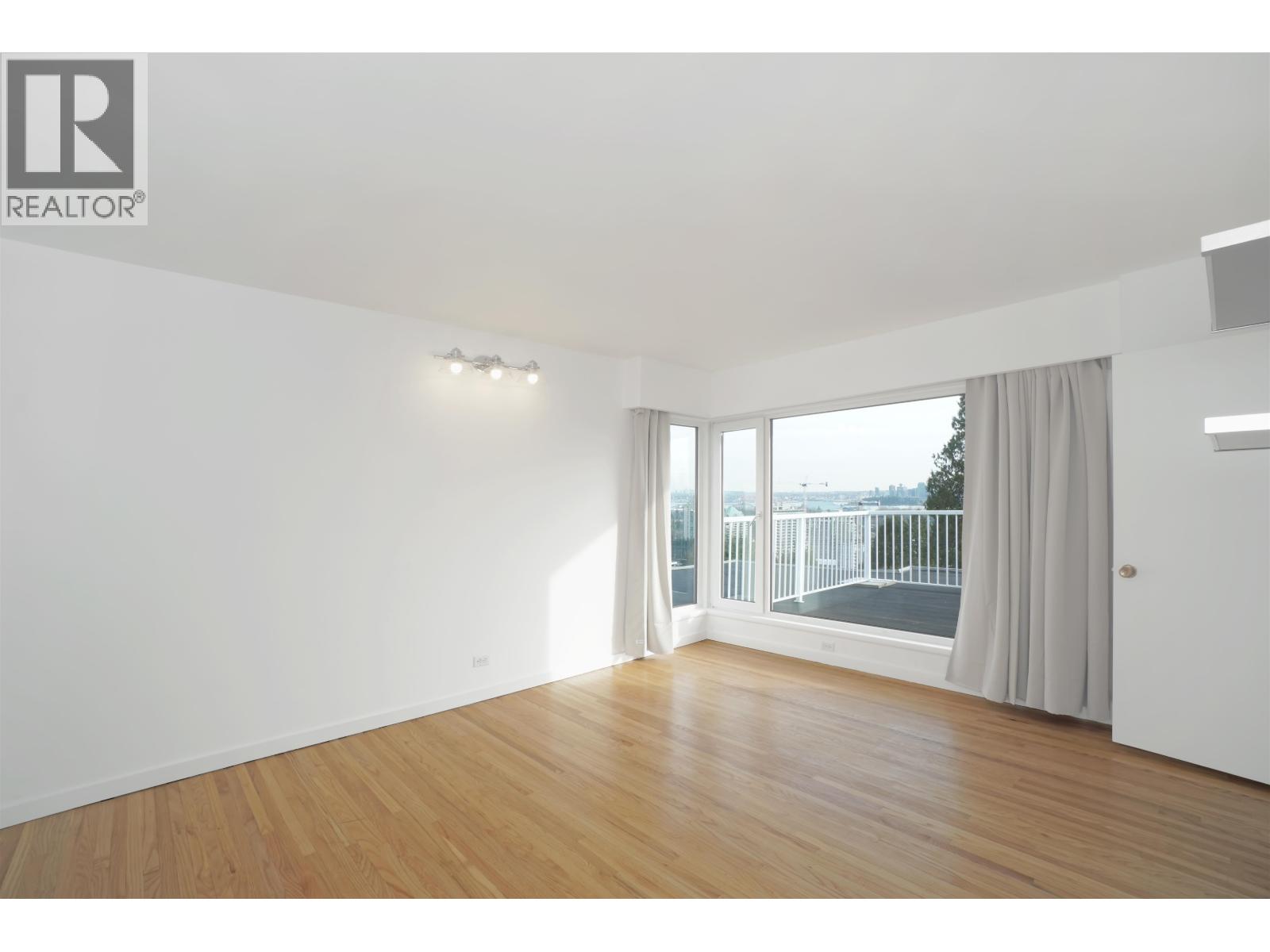 875 ESQUIMALT AVENUE, West Vancouver