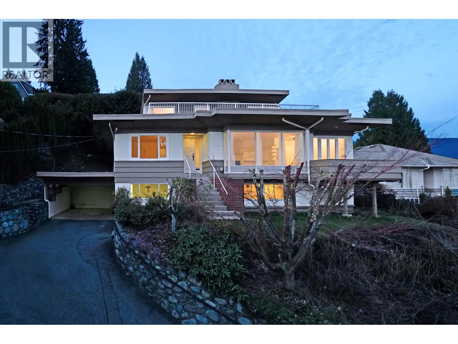 875 ESQUIMALT AVENUE, West Vancouver