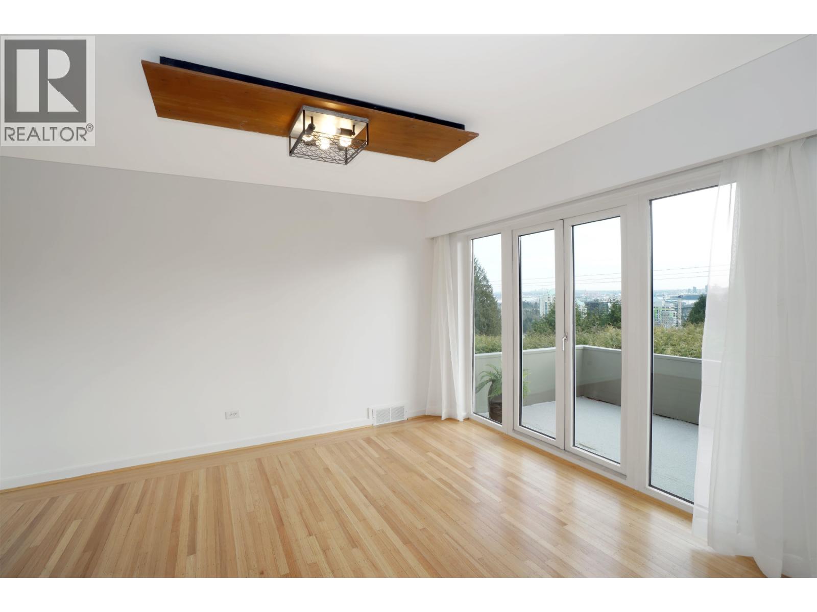 875 ESQUIMALT AVENUE, West Vancouver