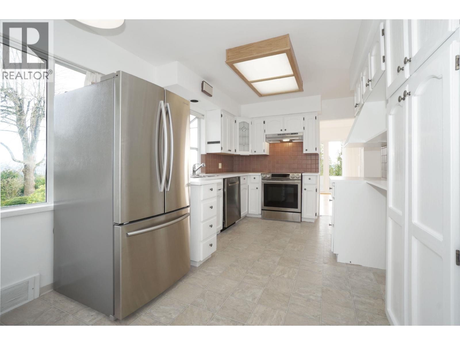 875 ESQUIMALT AVENUE, West Vancouver