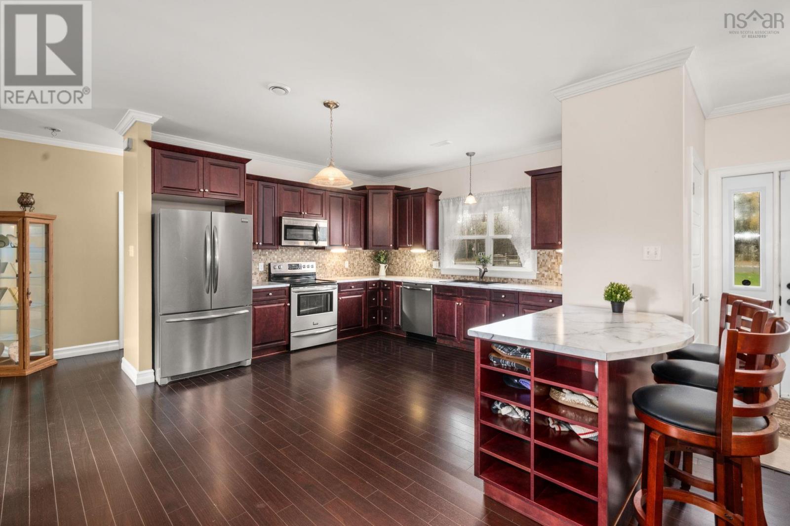 Property 11 of 46 of 6874 Highway 354