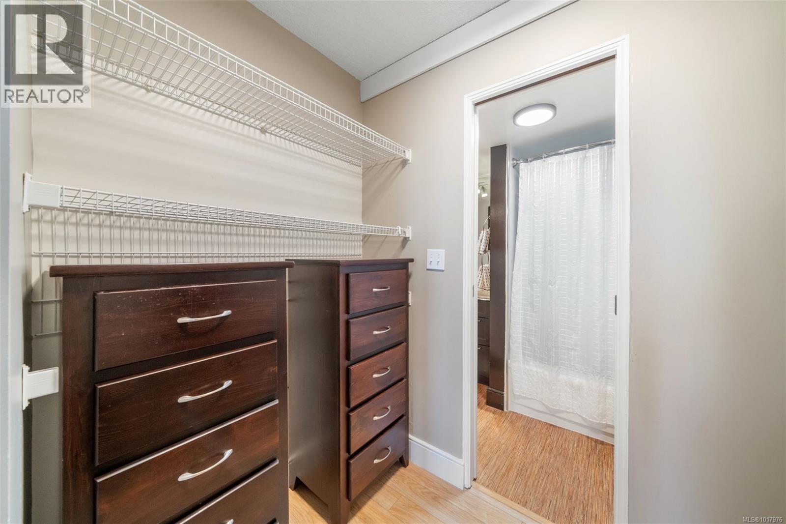 1002 327 Maitland Street, Victoria