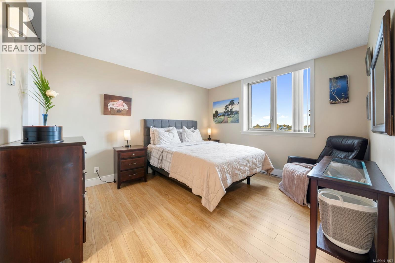 1002 327 Maitland Street, Victoria