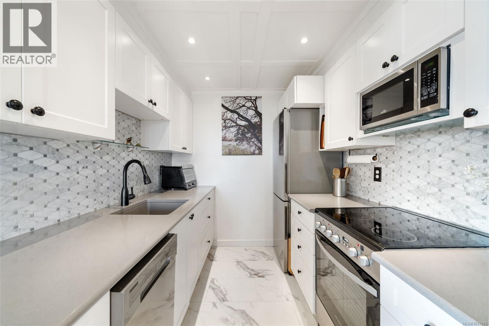 1002 327 Maitland Street, Victoria