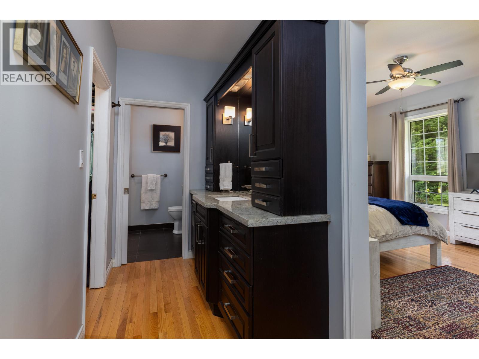 1920 LAUREL Street, Terrace