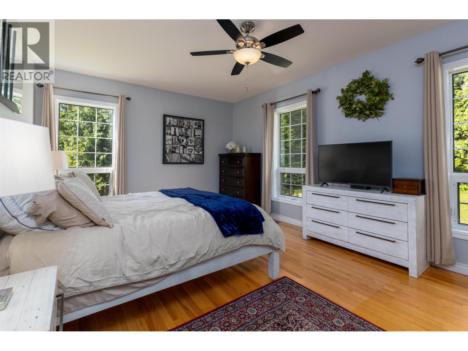 1920 LAUREL Street, Terrace