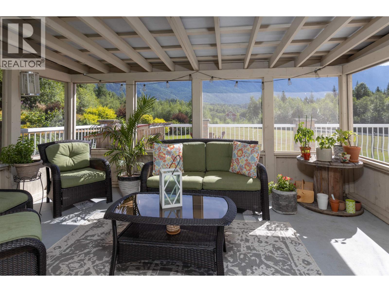 1920 LAUREL Street, Terrace