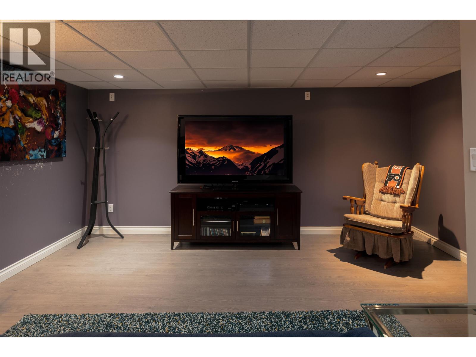 1920 LAUREL Street, Terrace