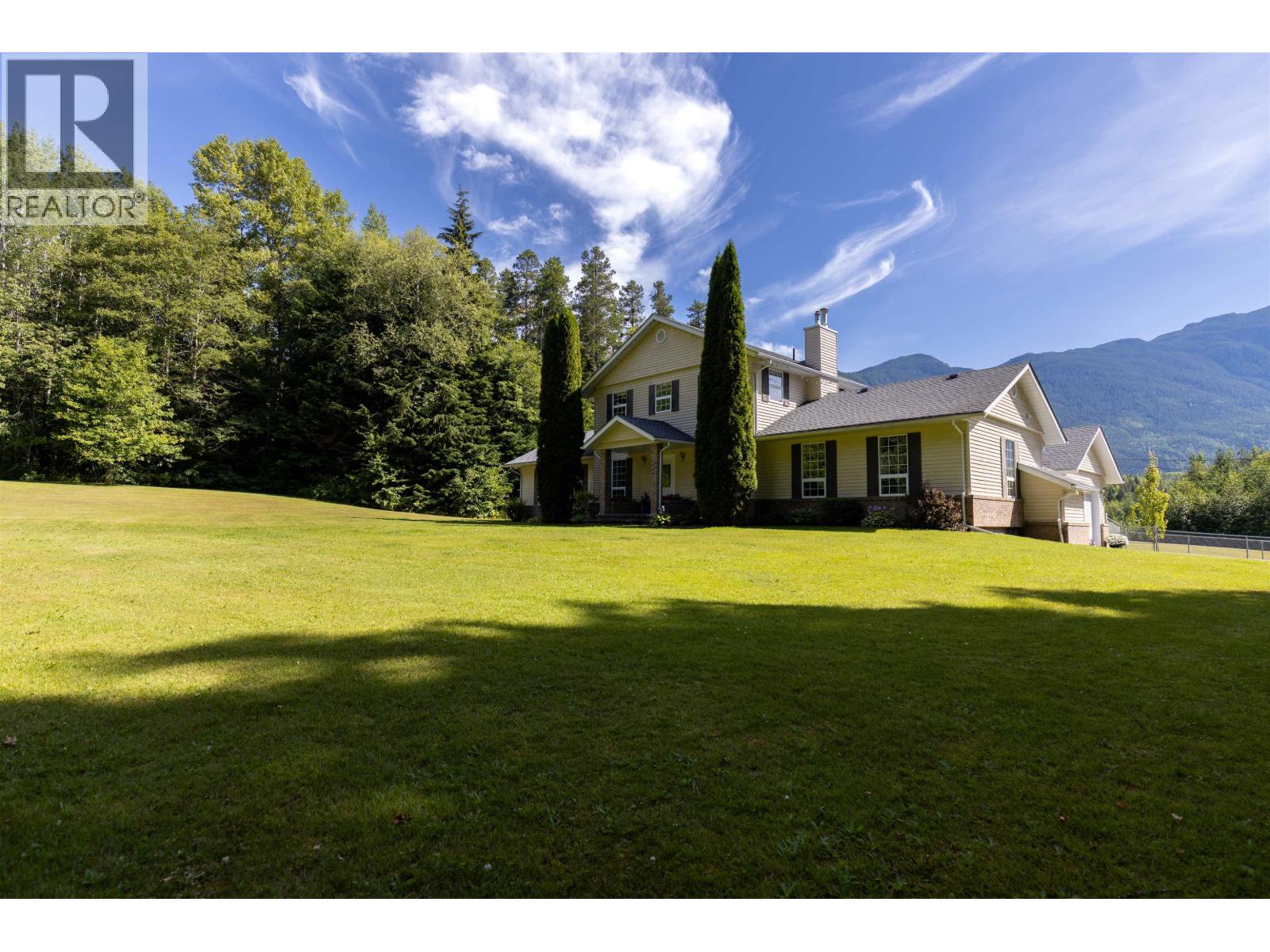 1920 LAUREL Street, Terrace