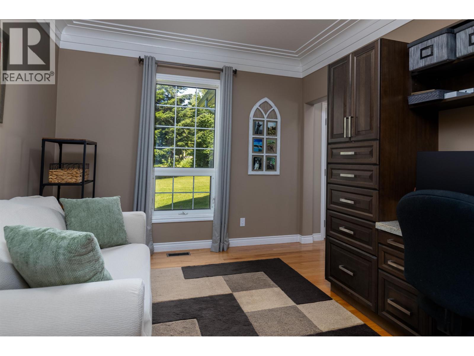 1920 LAUREL Street, Terrace