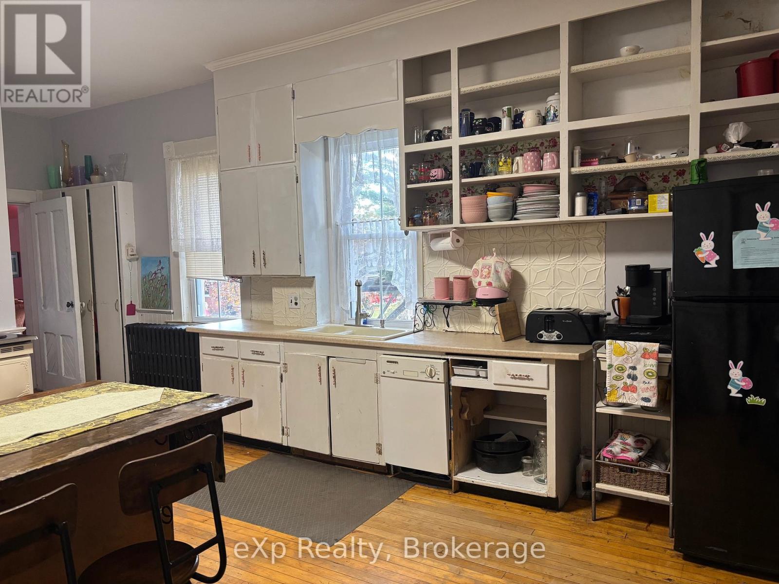 16 PETER STREET S - 23