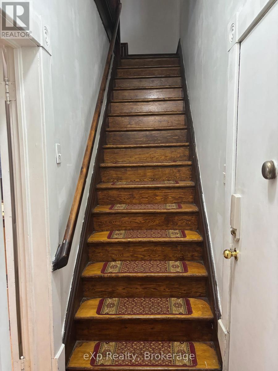 16 PETER STREET S - 30