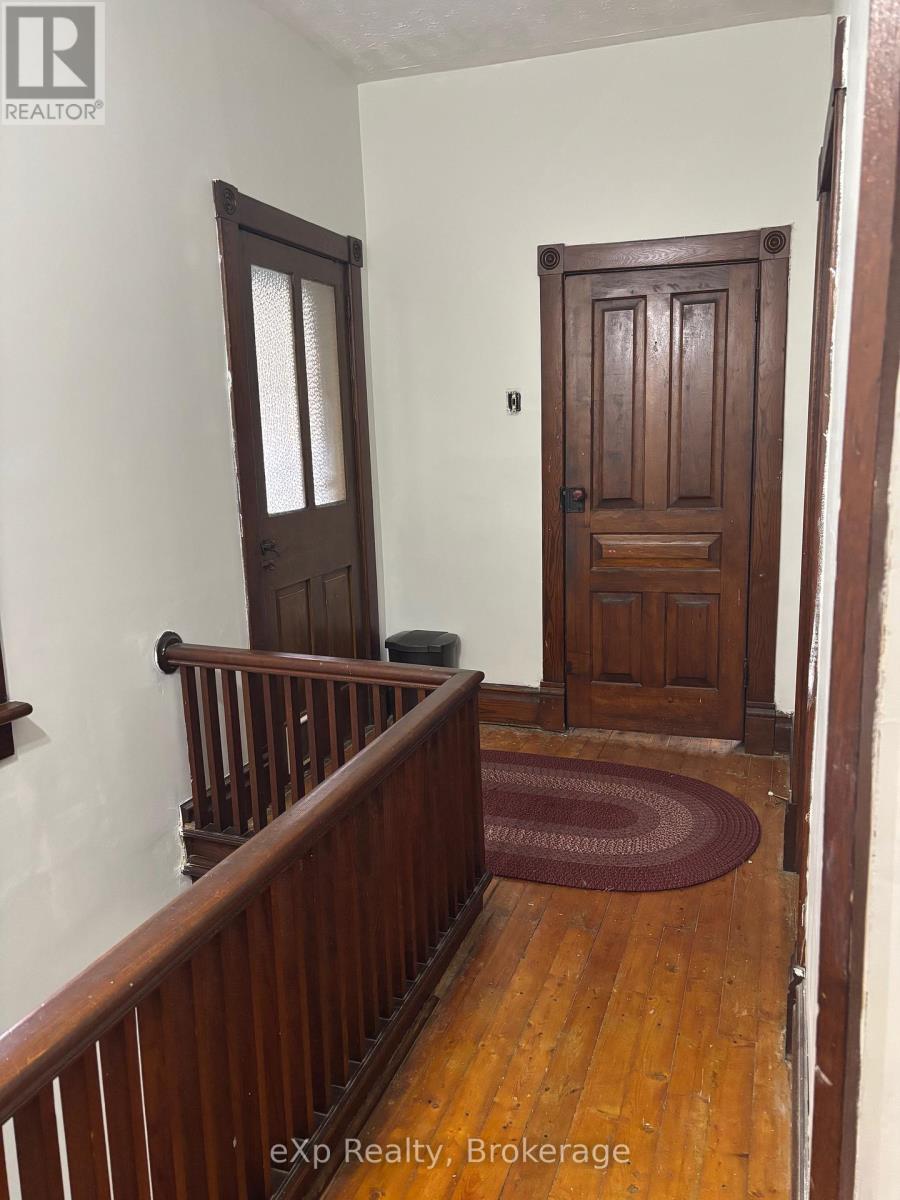 16 PETER STREET S - 31