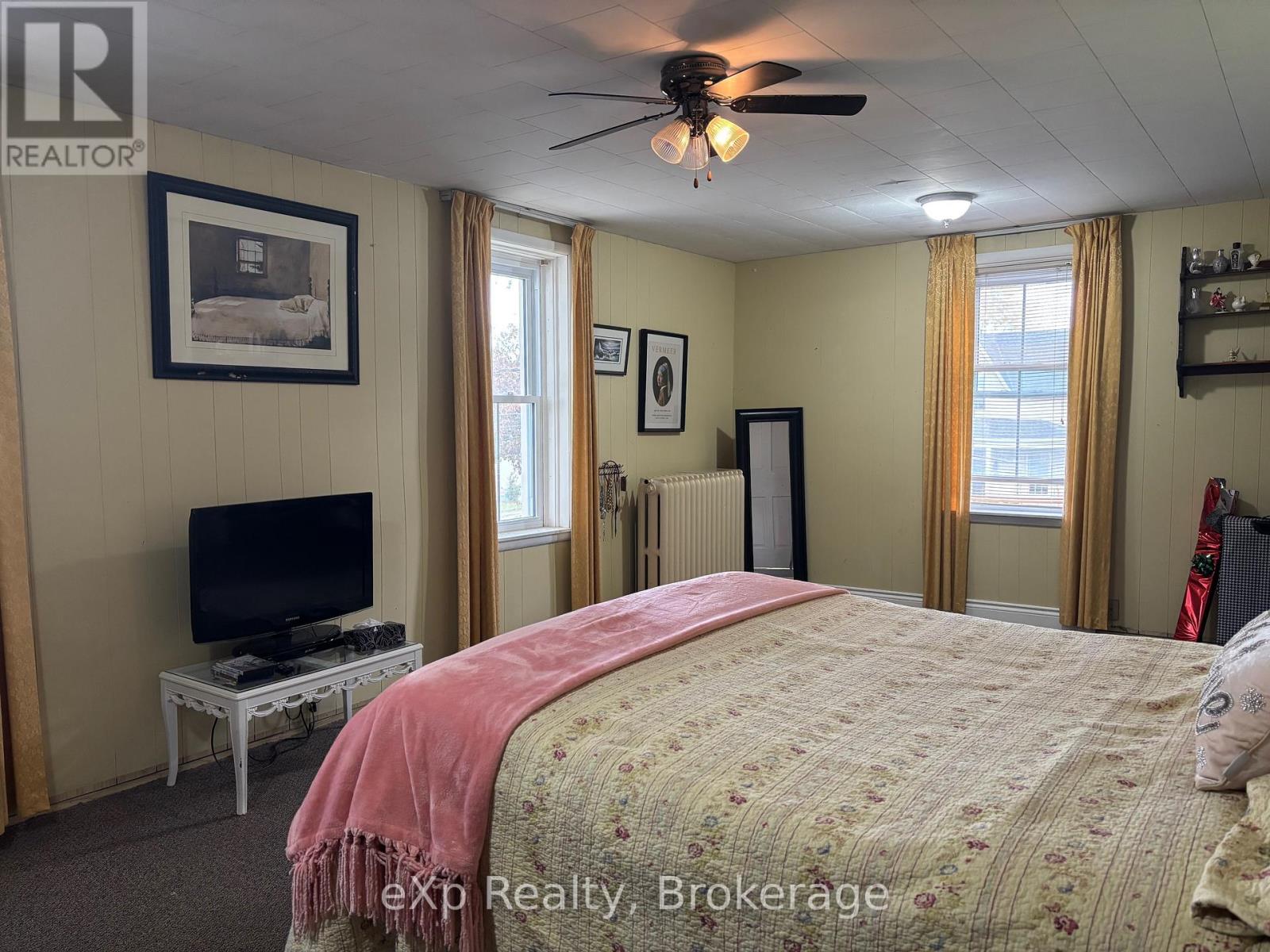 16 PETER STREET S - 34