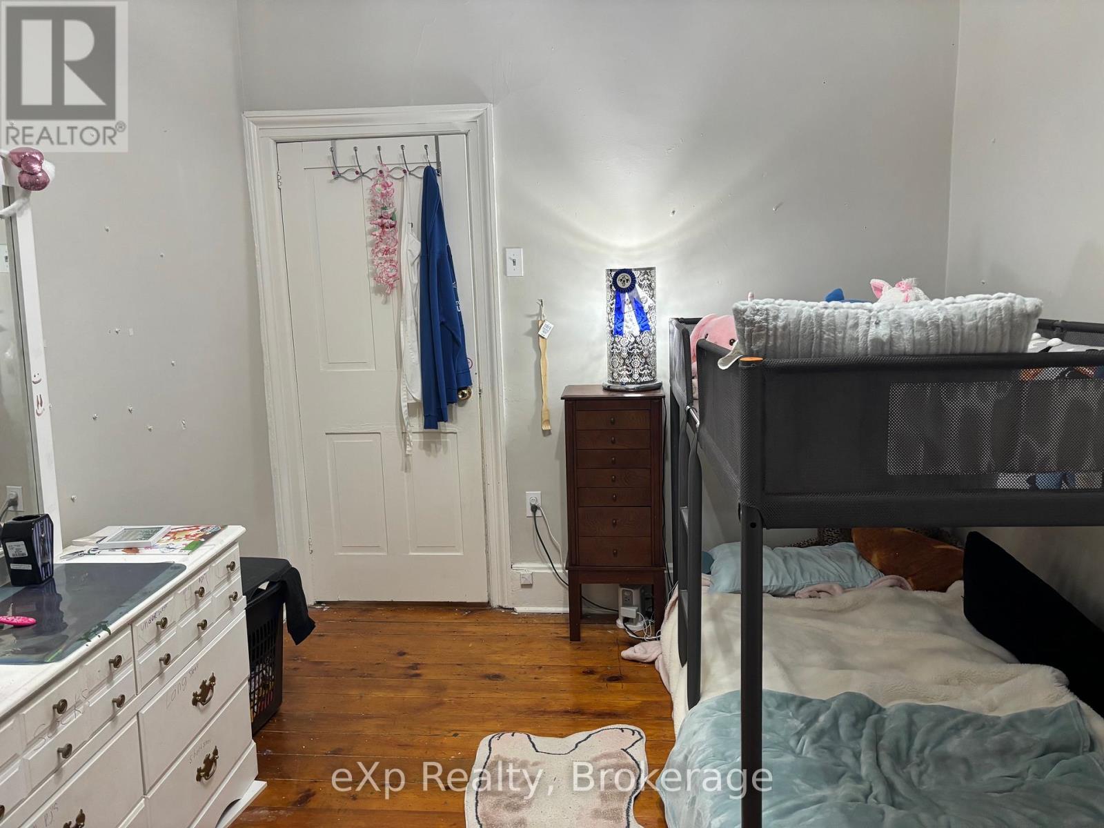 16 PETER STREET S - 37