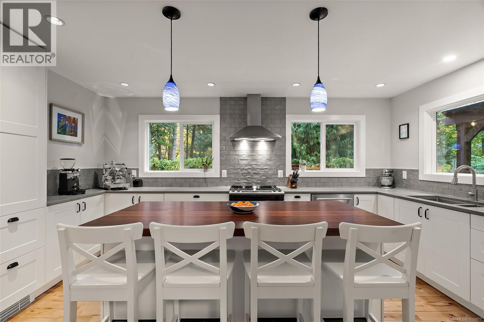 1409 Hillgrove Rd, North Saanich