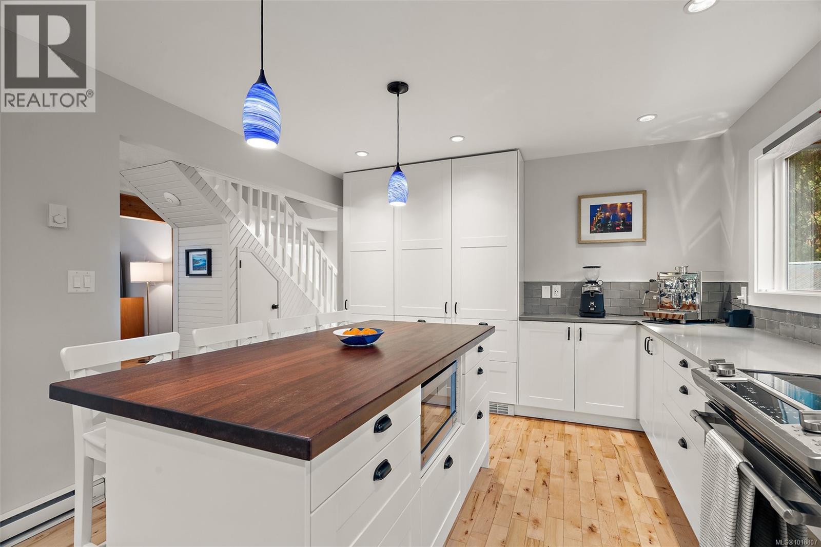 1409 Hillgrove Rd, North Saanich