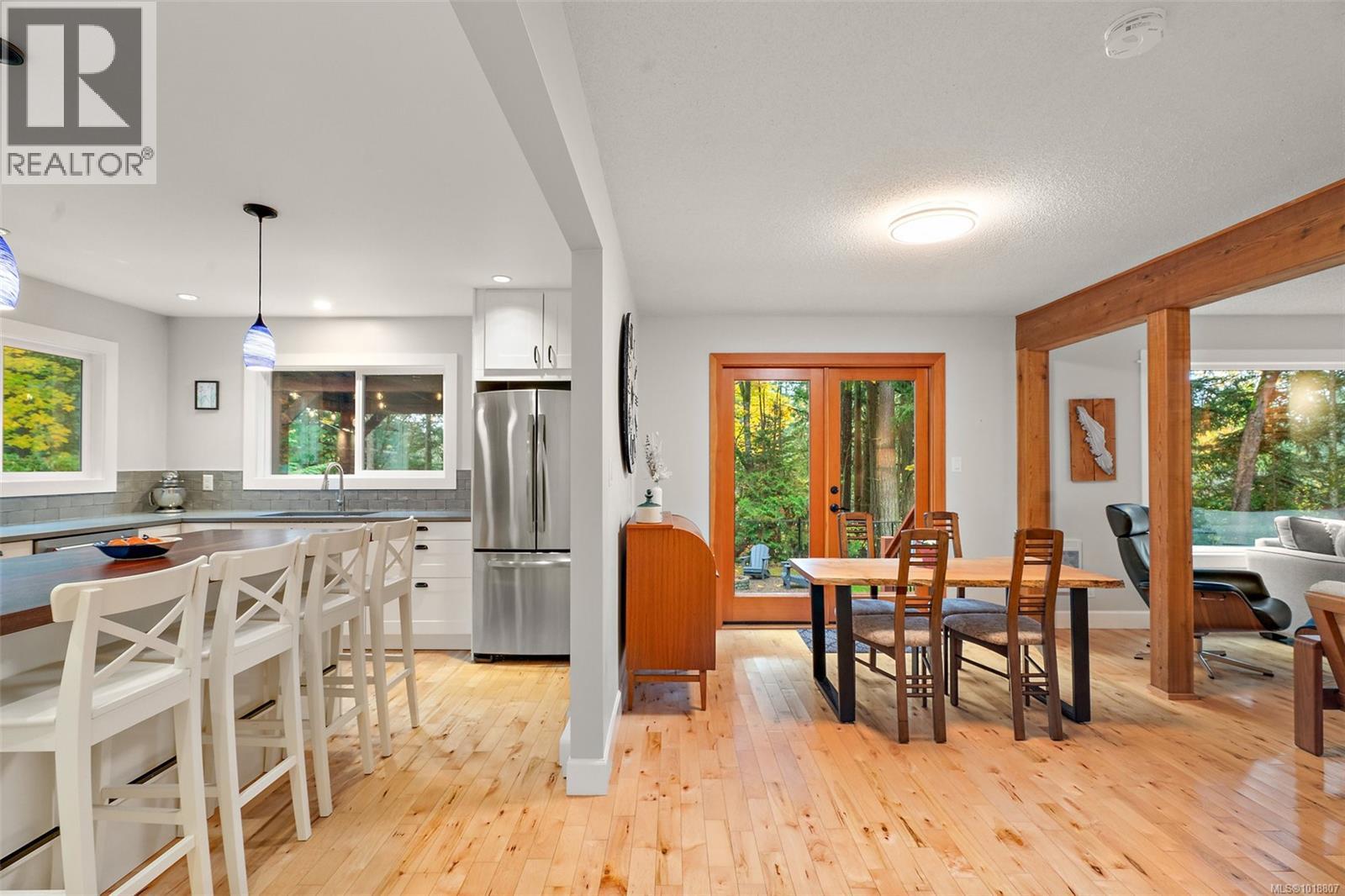 1409 Hillgrove Rd, North Saanich