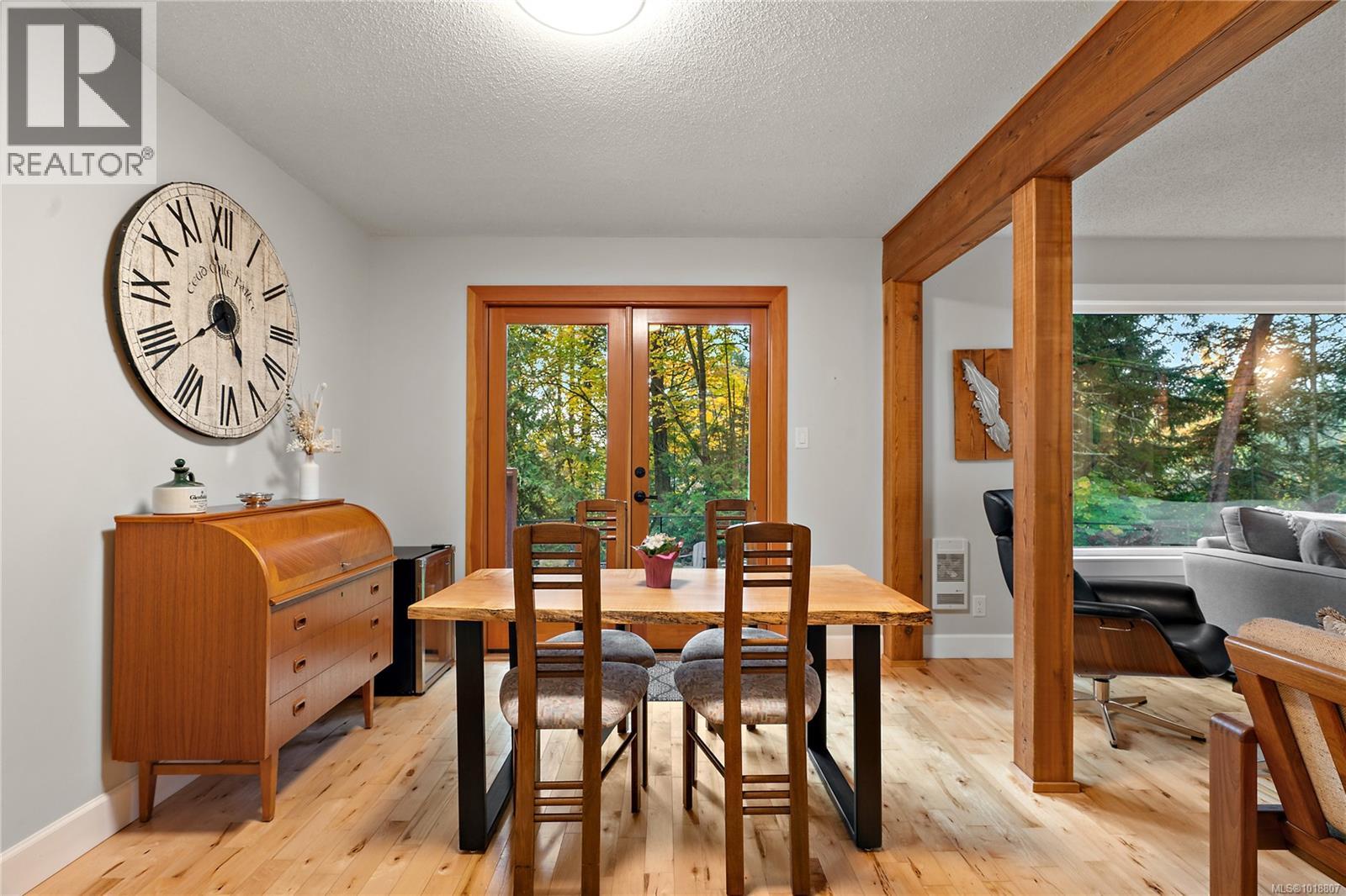 1409 Hillgrove Rd, North Saanich