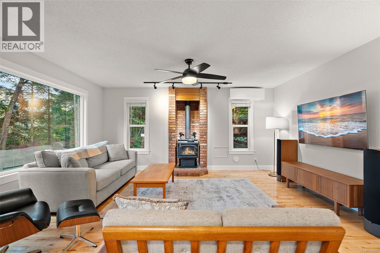 1409 Hillgrove Rd, North Saanich