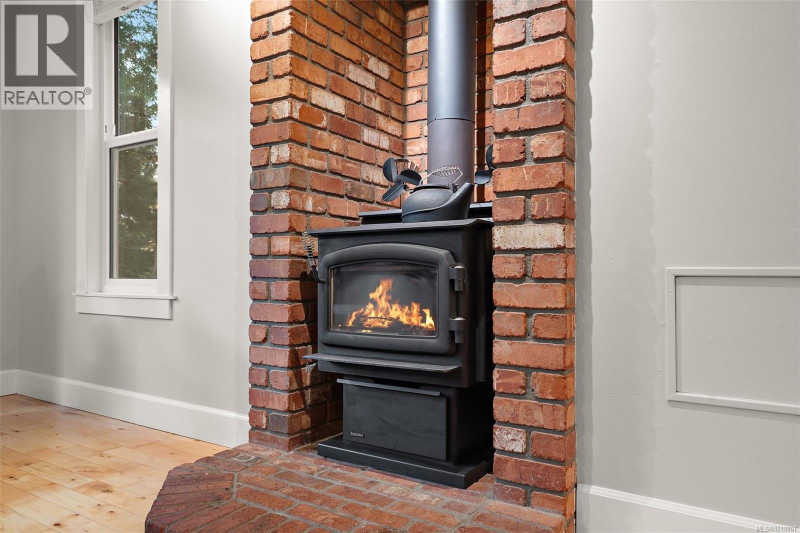 1409 Hillgrove Rd, North Saanich