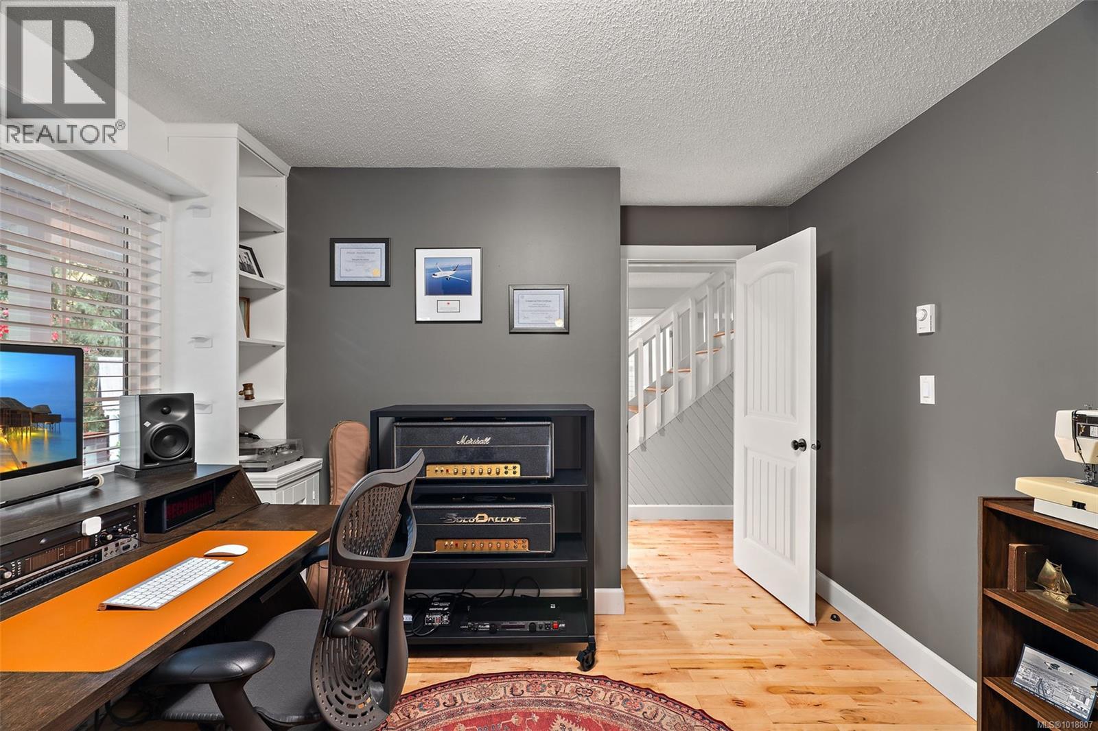 1409 Hillgrove Rd, North Saanich