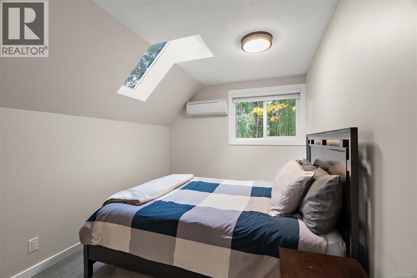 1409 Hillgrove Rd, North Saanich