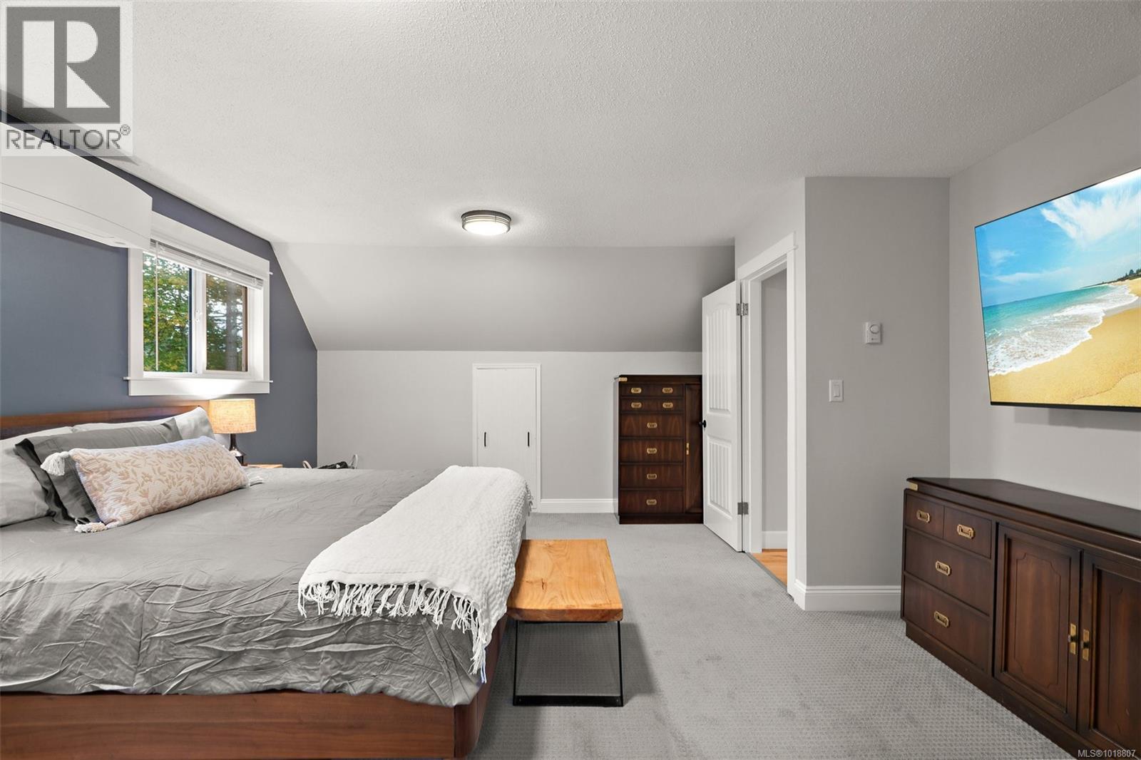 1409 Hillgrove Rd, North Saanich