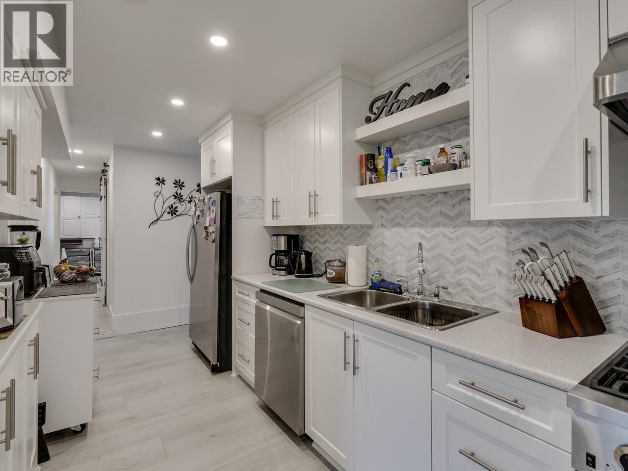 491 MIDVALE STREET, Coquitlam