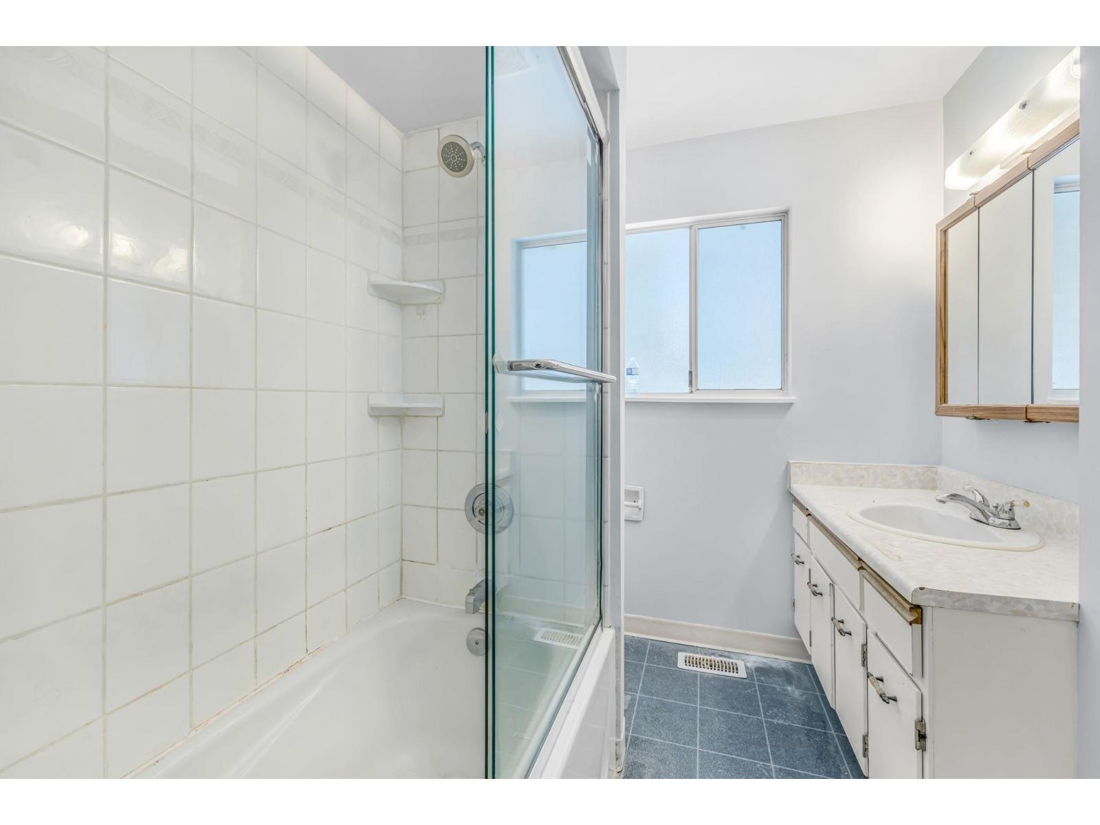 11377 77 AVENUE, Delta