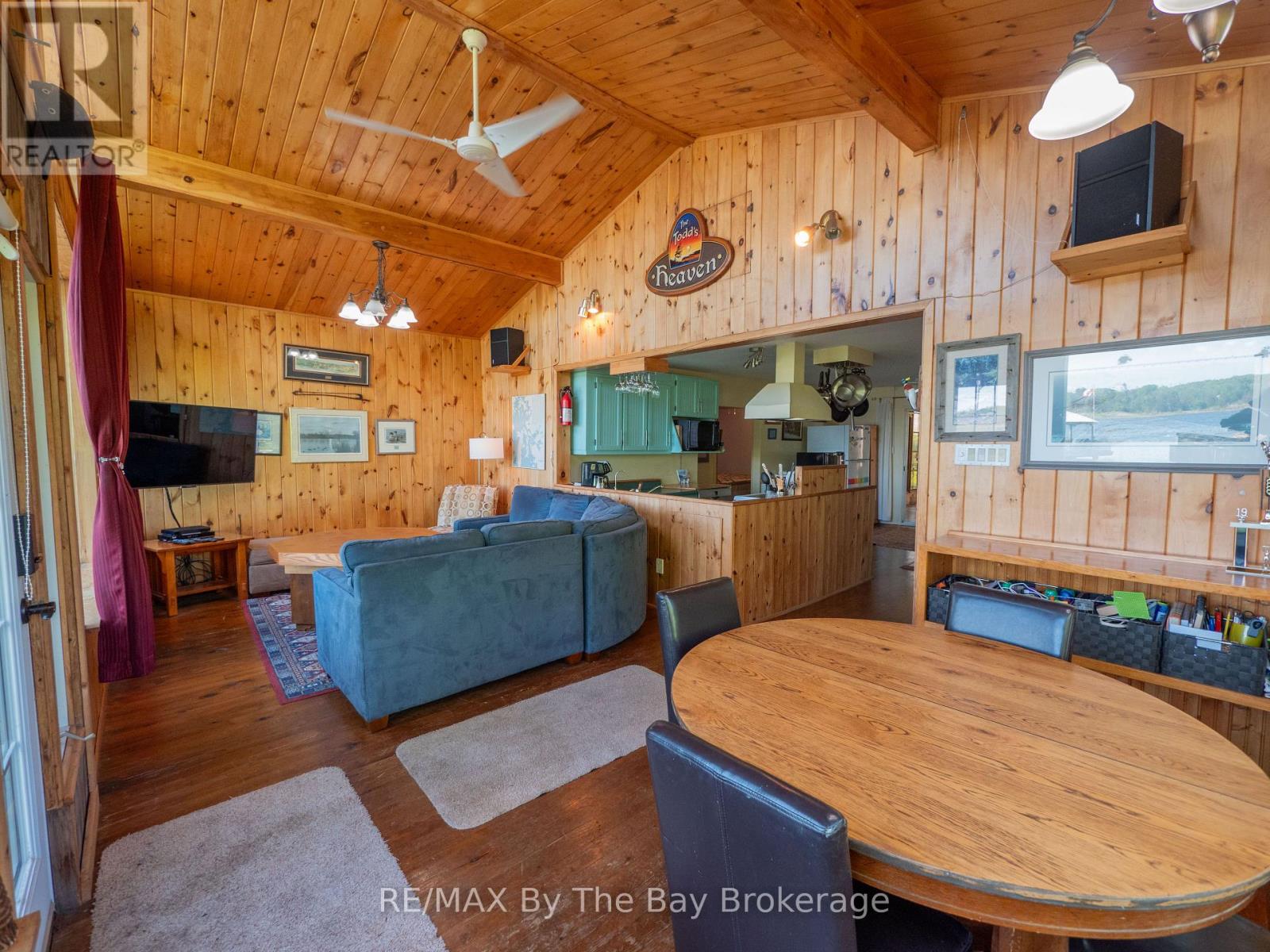 116 ISLAND 150/ BROSSEAU ISLAND - 11