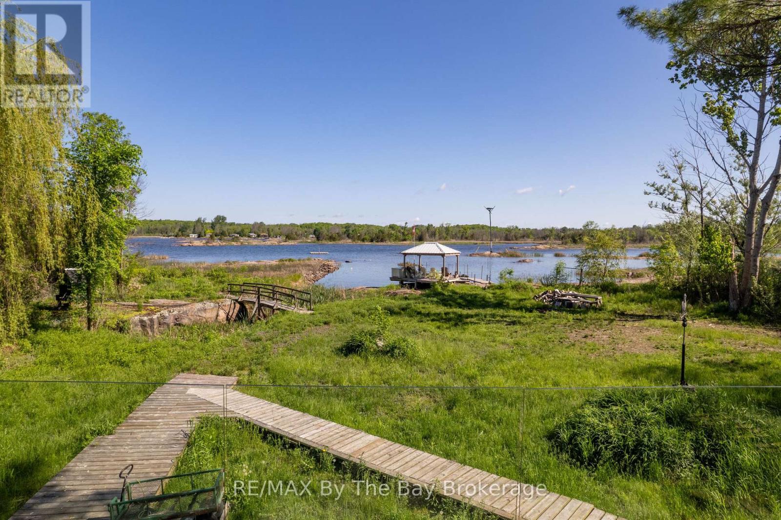 116 ISLAND 150/ BROSSEAU ISLAND - 6