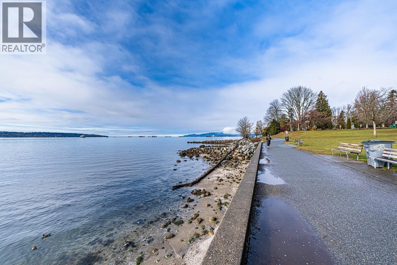 401 2015 BEACH AVENUE