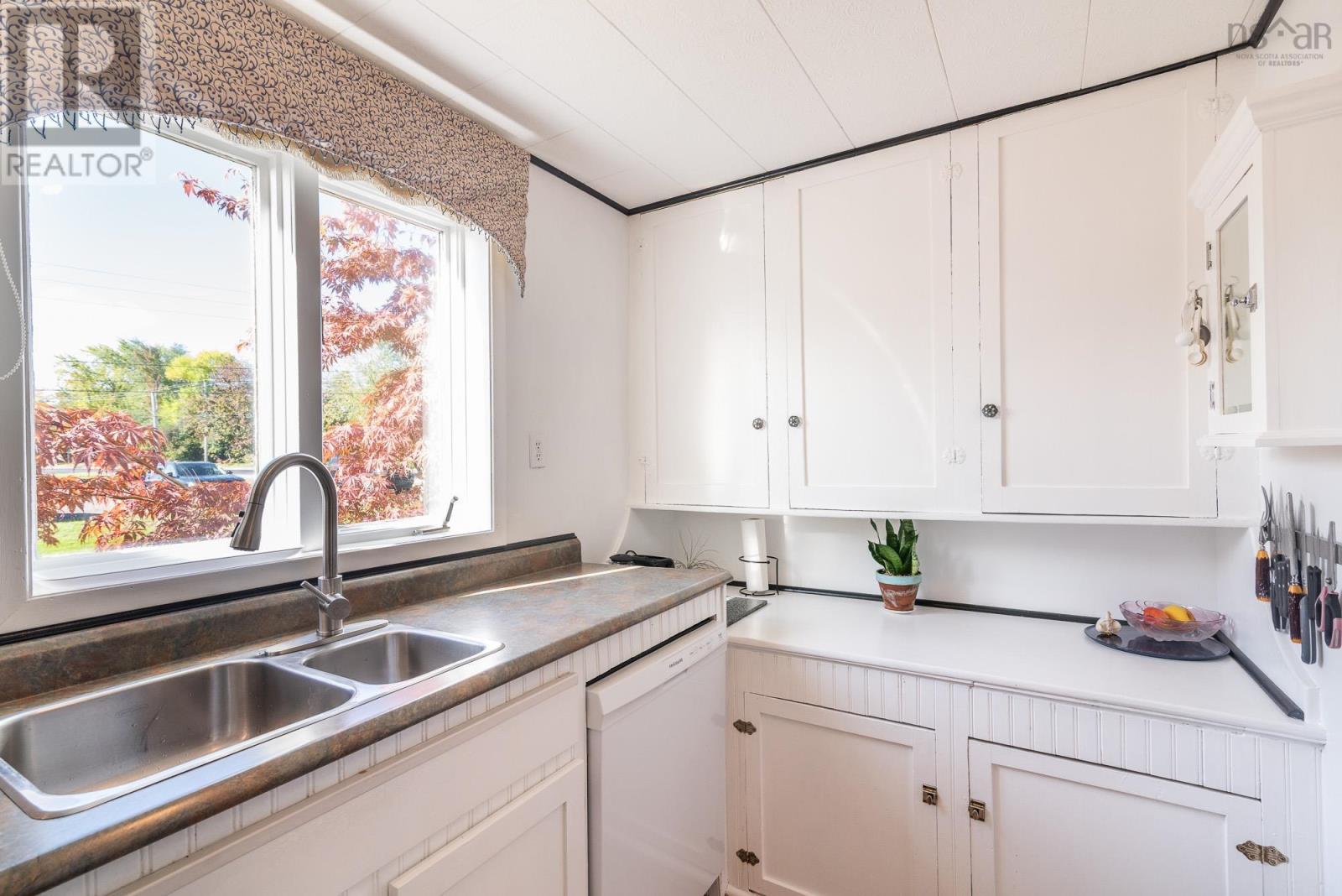 Property 24 of 47 of 28 Maple Avenue