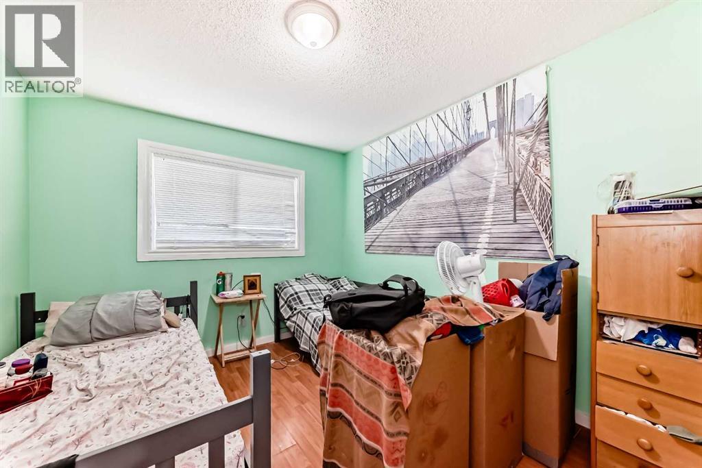 Single Family House Bi-level for Sale in  Penbrooke Close SE Penbrooke Meadows Calgary 