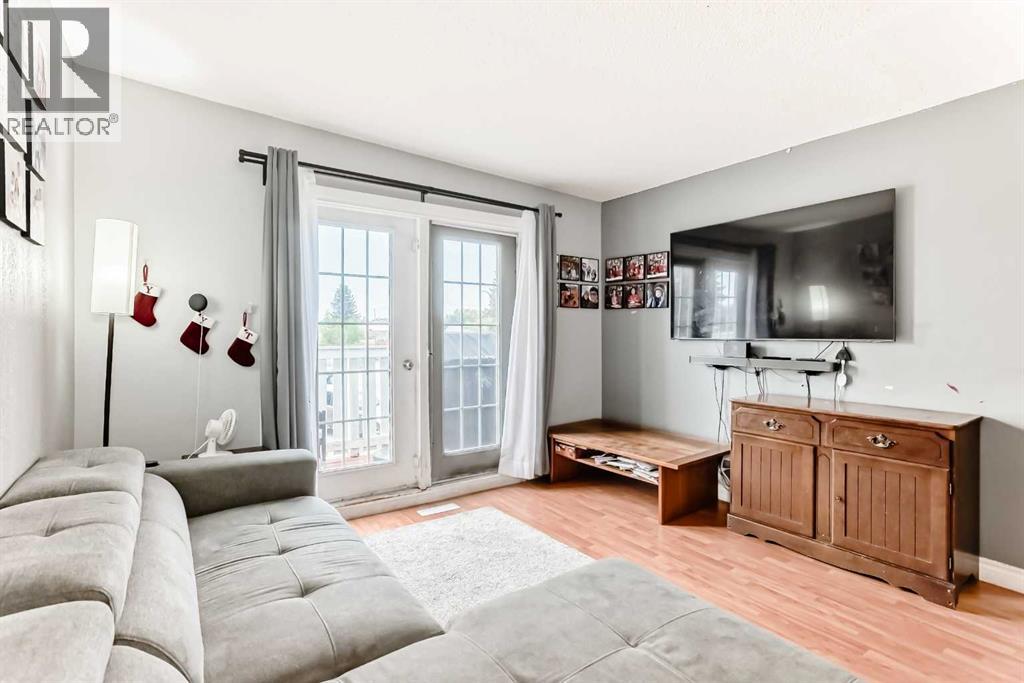 Single Family House Bi-level for Sale in  Penbrooke Close SE Penbrooke Meadows Calgary 