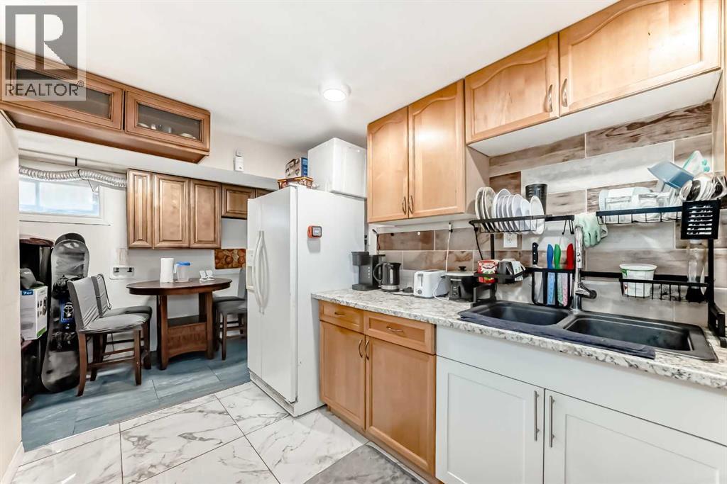 Single Family House Bi-level for Sale in  Penbrooke Close SE Penbrooke Meadows Calgary 