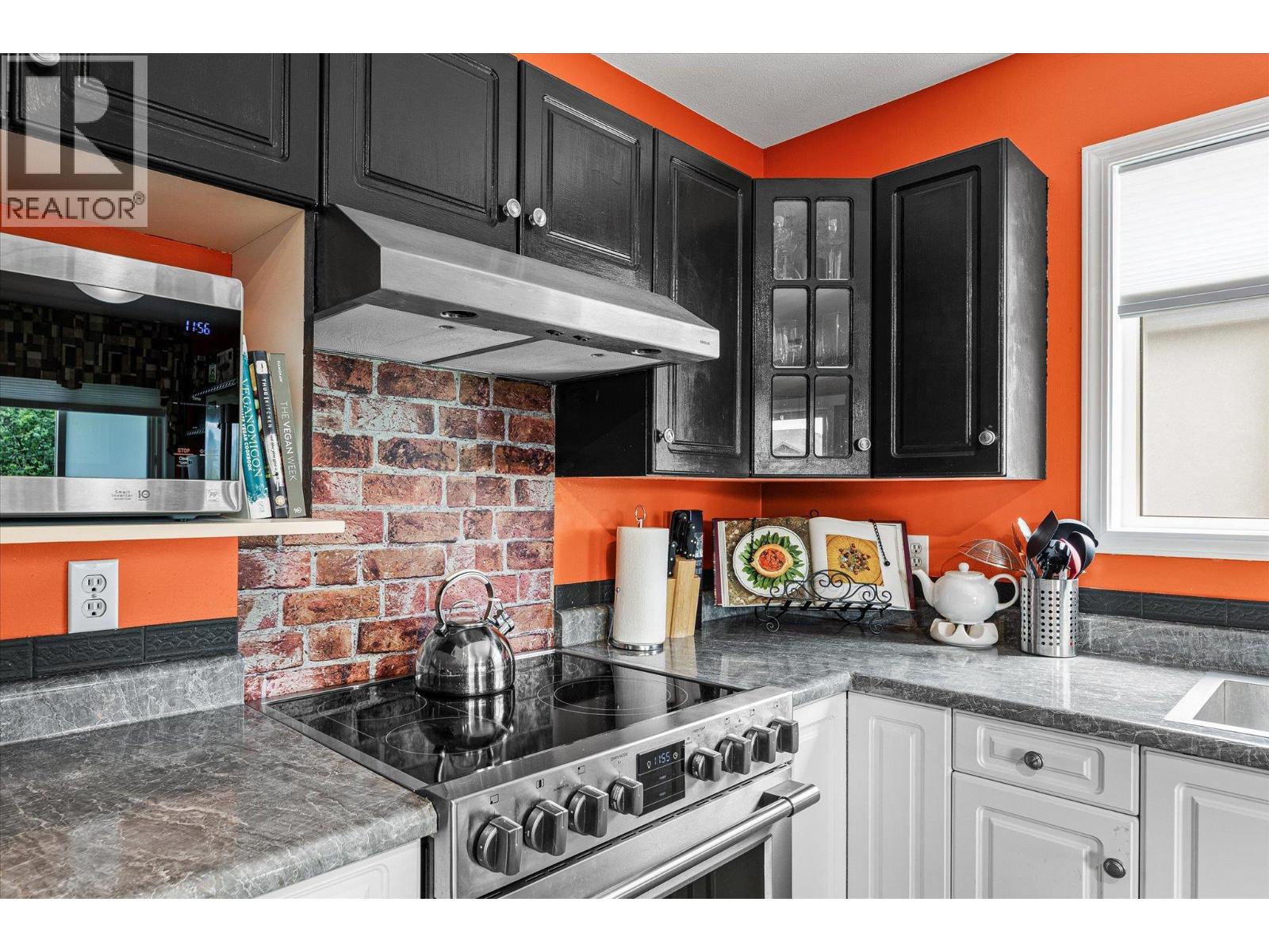  423 Fizet Avenue, Kelowna