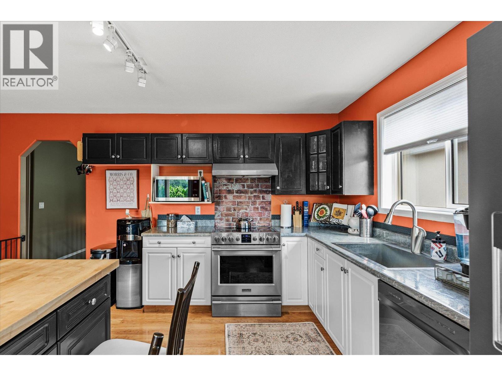  423 Fizet Avenue, Kelowna