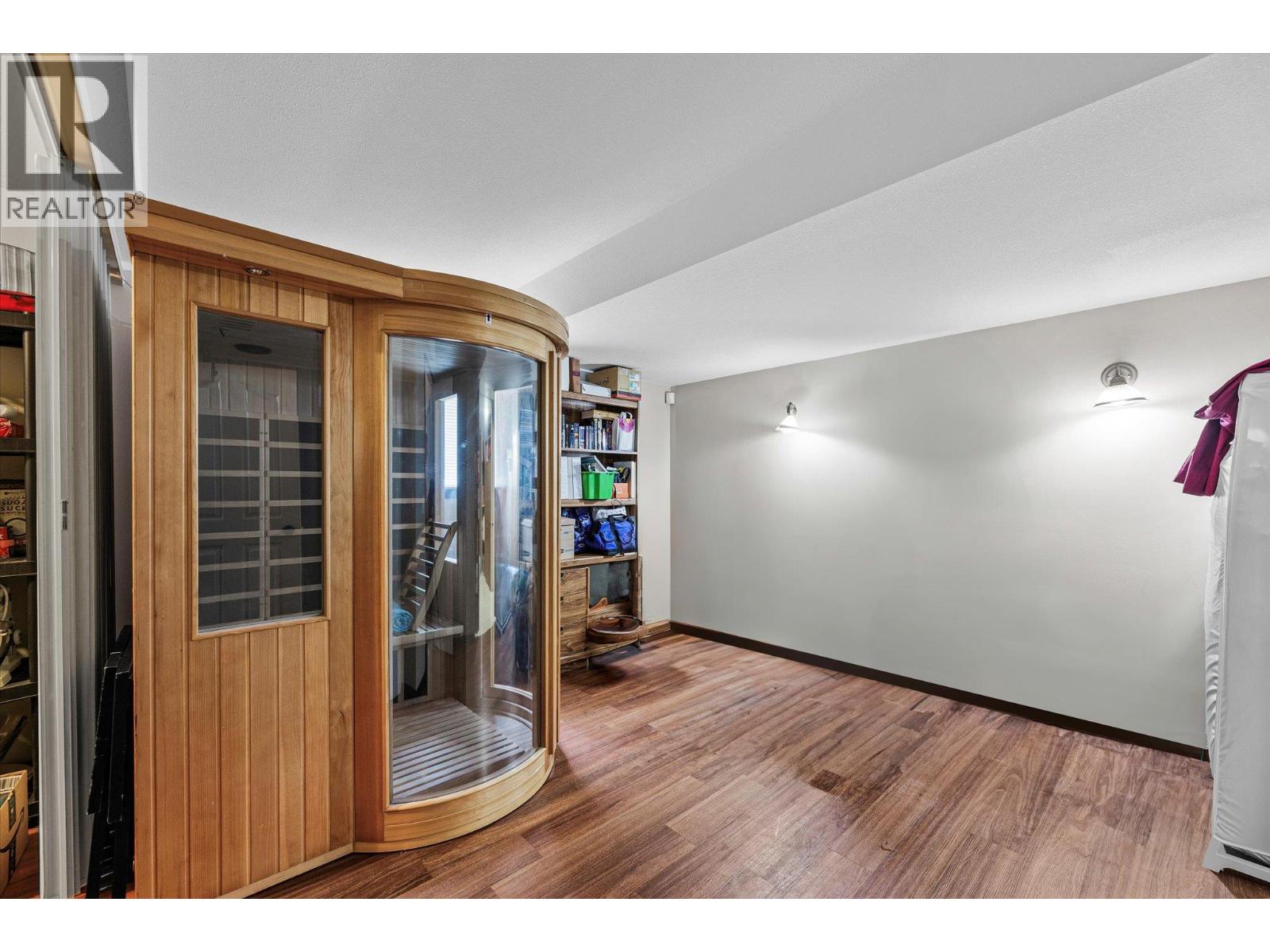  423 Fizet Avenue, Kelowna