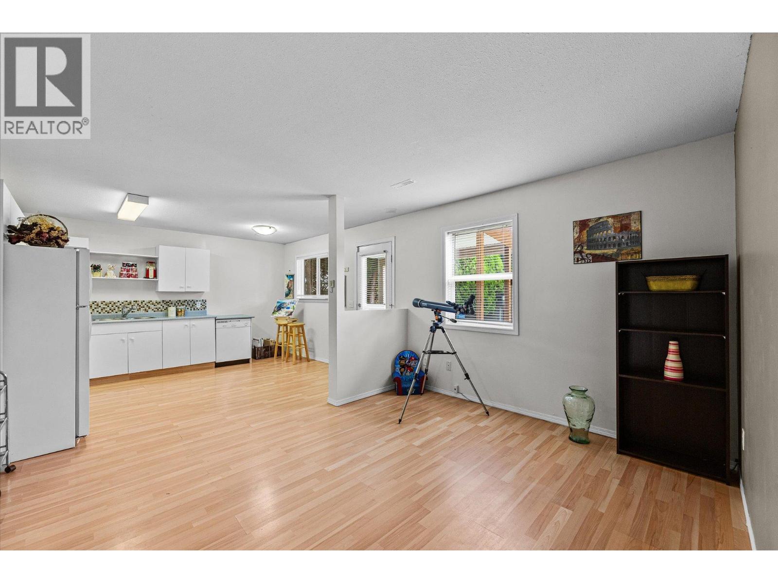  423 Fizet Avenue, Kelowna