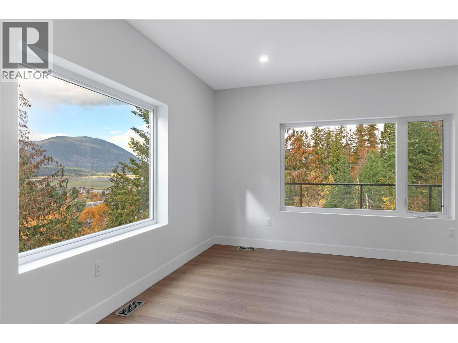  633 9 Street Southeast, Salmon Arm